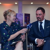 Feel-Photo HOCHWERTIGE PORTRAIT-, BUSINESS- & EVENTFOTOGRAFIE AUS EINER HAND! 010