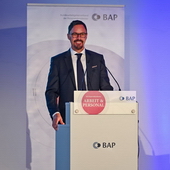 Feel-Photo HOCHWERTIGE PORTRAIT-, BUSINESS- & EVENTFOTOGRAFIE AUS EINER HAND! 012