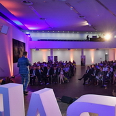 Feel-Photo HOCHWERTIGE PORTRAIT-, BUSINESS- & EVENTFOTOGRAFIE AUS EINER HAND! 016