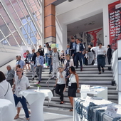 Feel-Photo HOCHWERTIGE PORTRAIT-, BUSINESS- & EVENTFOTOGRAFIE AUS EINER HAND! 017